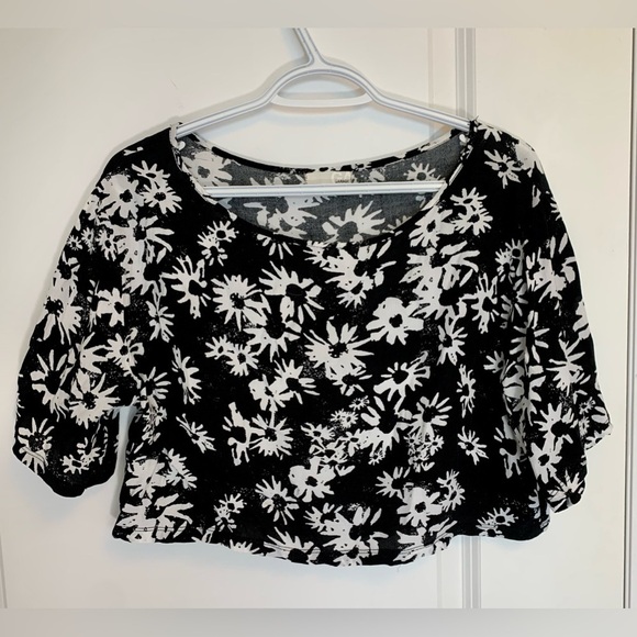 Cropped  Flowy Top from Garage - Picture 1 of 3
